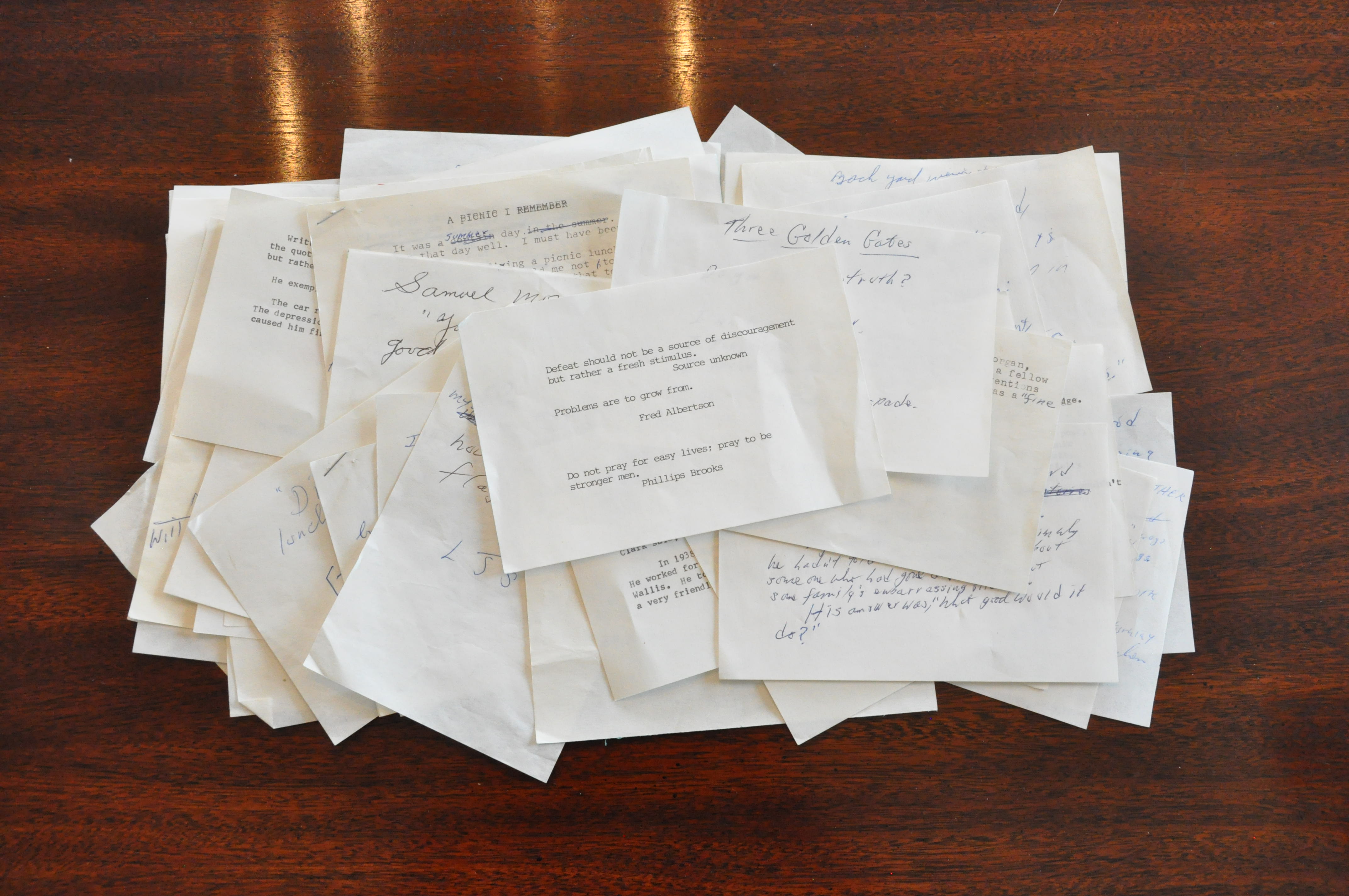 A group of Dad's notes on 4 x 6 note papers Loftis Sheffield filed thousands of notes in his filing cabinet